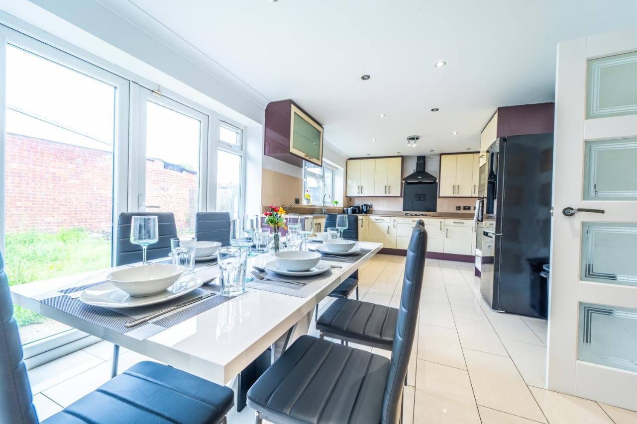 Modern Spacious 4 Bed Hayes Home With Free Parking Dış mekan fotoğraf